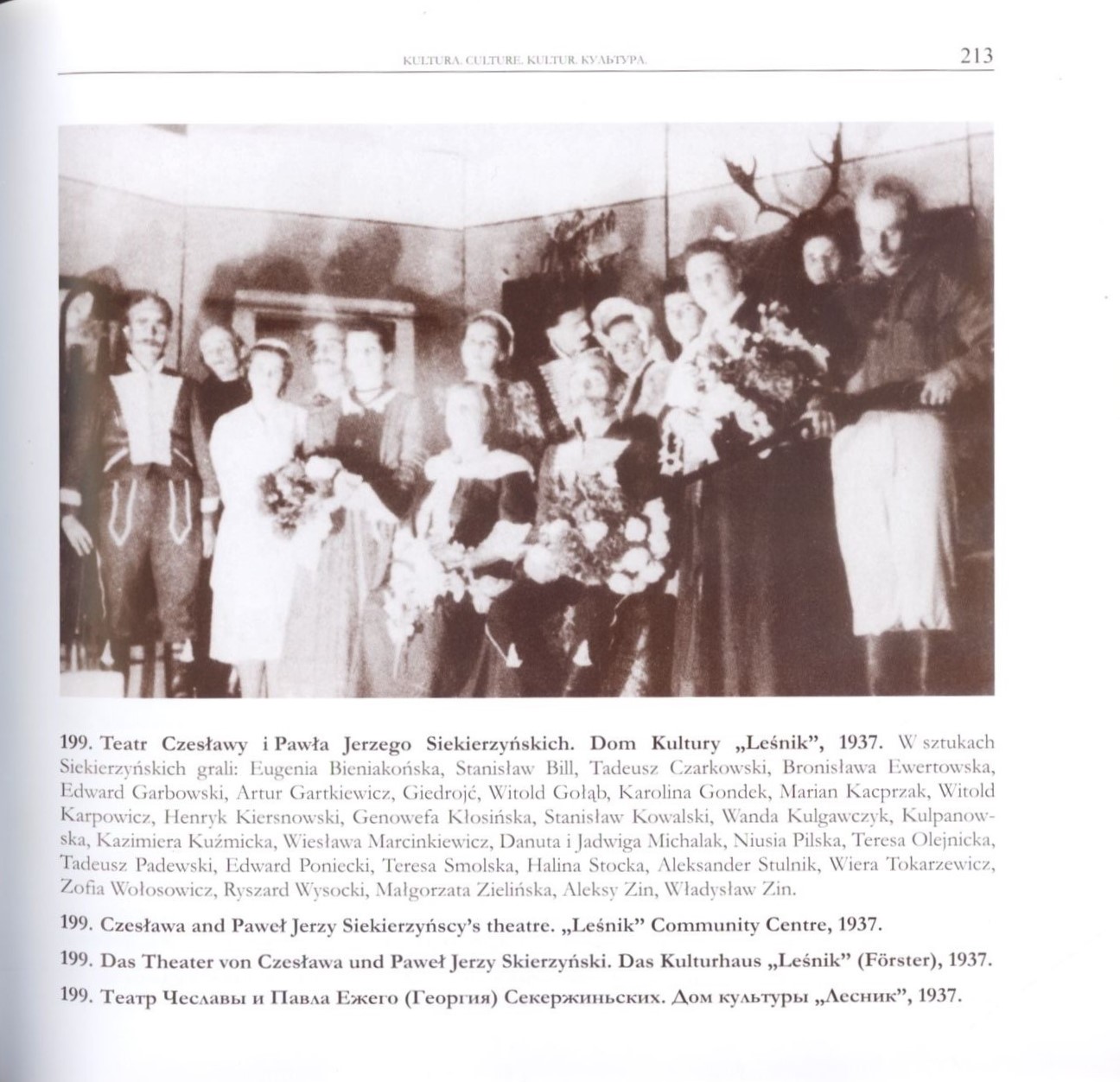 skan fotografii z albumu "Hajnówka w starej fotografii", s. 213; zdjęcie w sepii; grupa 14 osób