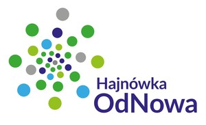 Logo na białym tle. Z lewej strony kropki w różnych odcieniach zieleni, niebieskiego i szarego. Na dole po prawej stronie niebieski napis: Hajnówka OdNowa.