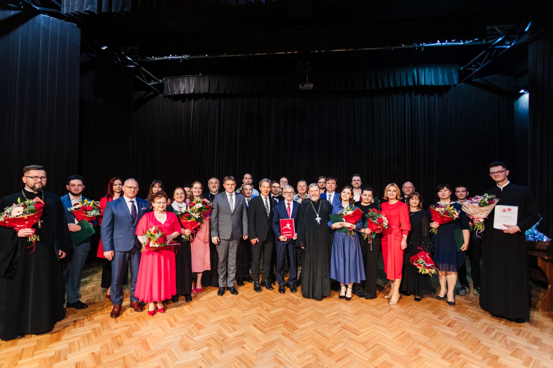zdjęcie grupowe laureatów festiwalu
