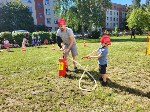 konkurencje sportowe, w których biorą udział dzieci z grupy Wiewiórek oraz ich ojcowie