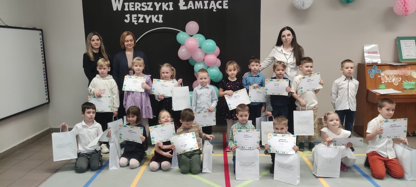 dzieci z hajnowskich przedszkoli, które wzięły udział w przeglądzie logopedycznym