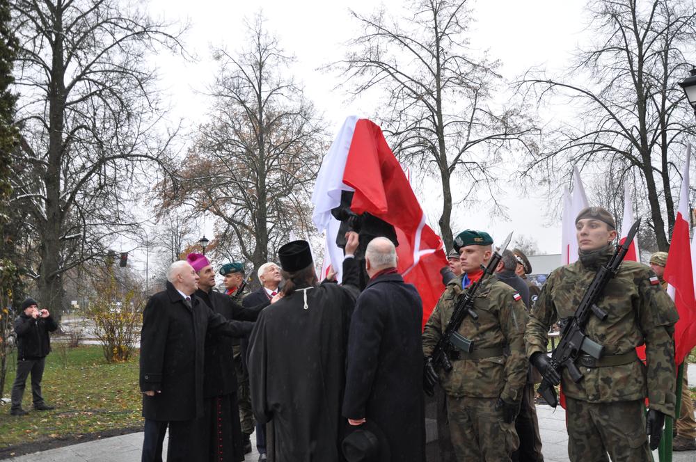 moment odsłonięcia pomnika