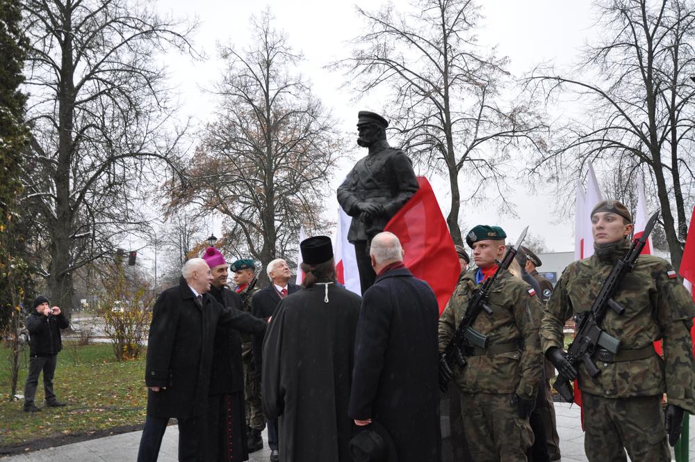 moment odsłonięcia pomnika