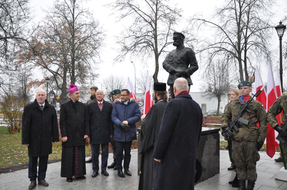 moment odsłonięcia pomnika