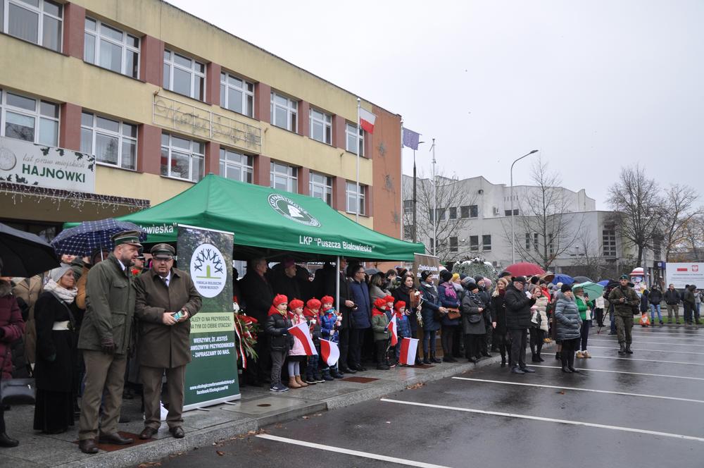 Zaproszeni goście oraz mieszkańcy miasta Hajnówka