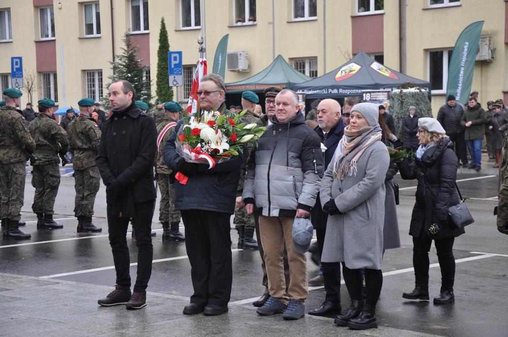 Hołd złożony przez delegację