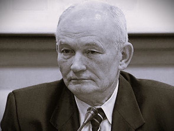 czarno-białe zdjęcie starszego mężczyzny