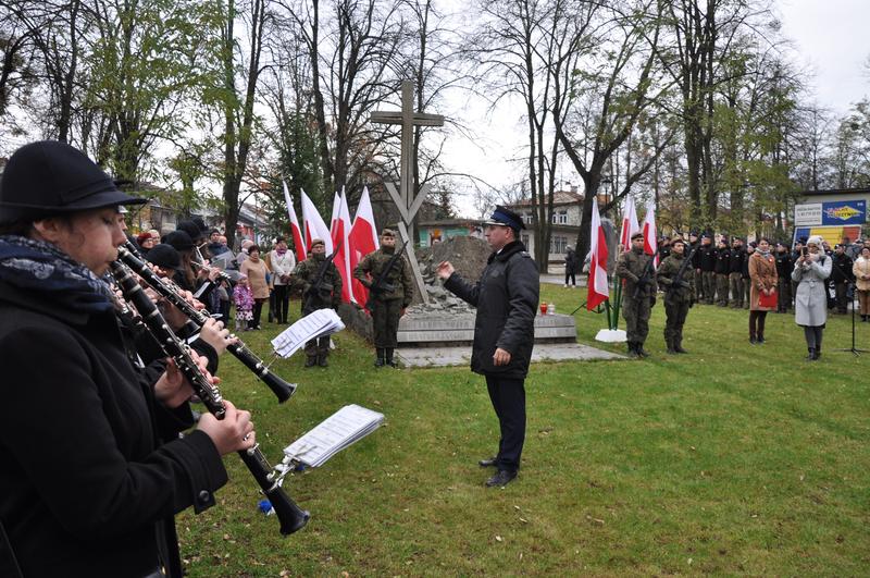 hymn grany przez orkiestrę