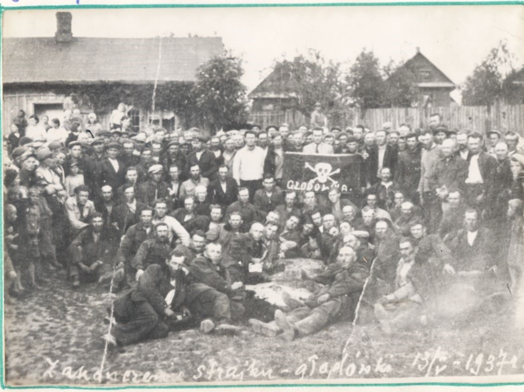 Oryginalne zdjęcie z zakończenia strajku-głodówki w Fabryce Chemicznej w Hajnówce 13.05.1937 r.