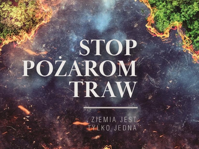 Napis STOP POŻAROM TRAW. Ziemia jest tylko jedna.