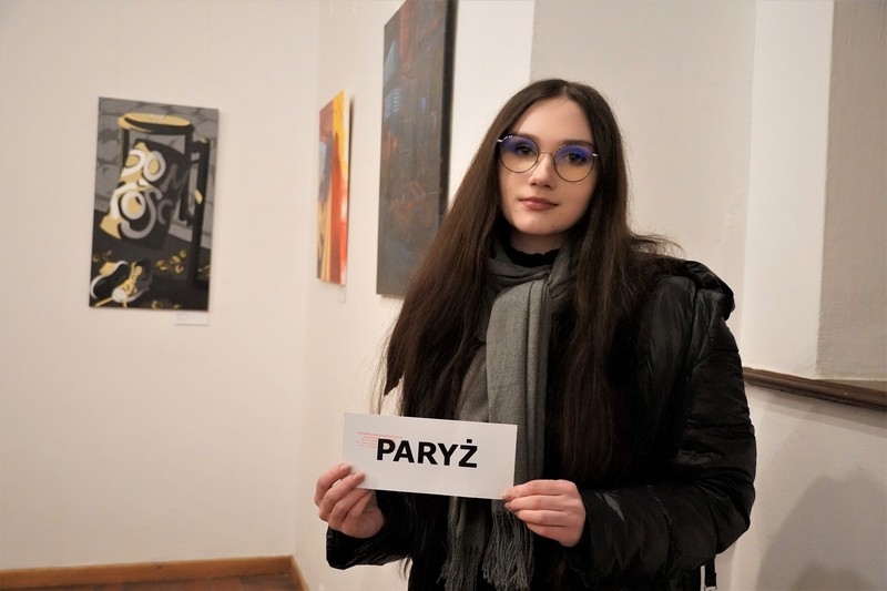 Patrycja zprezentuje nagrodę