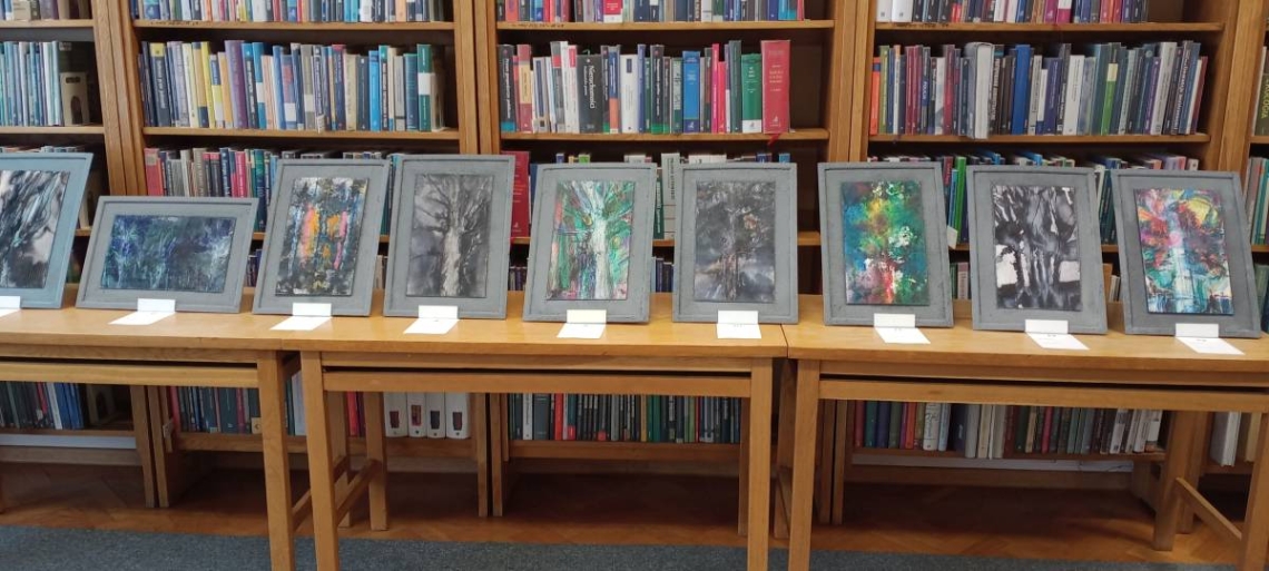 Obrazy przeznaczone na licytację.