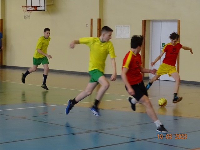 Strzał na bramkę zawodnika z SP1