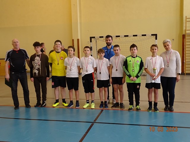 Drużyna SP Dubiny - czwarte miejsce w turnieju