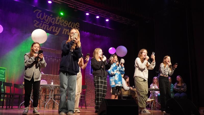 Dziewczęta na scenie