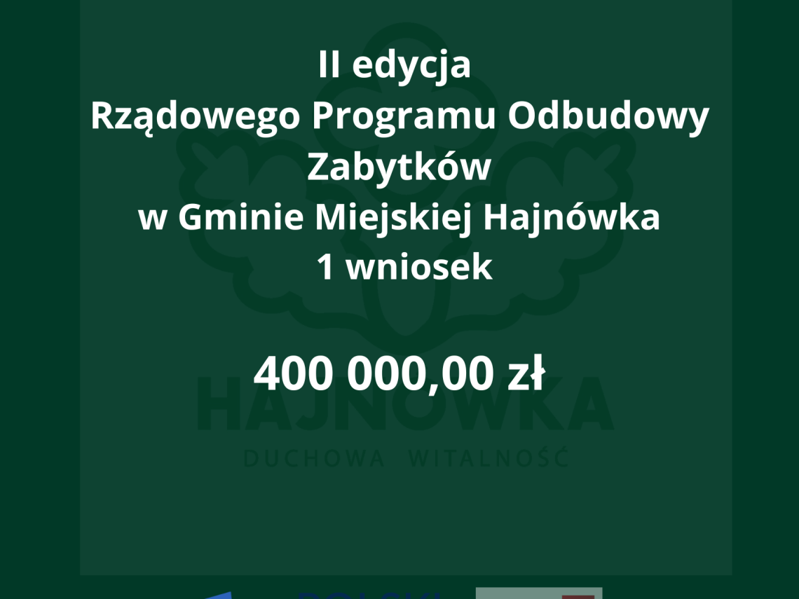 na ciemno zielonym tle, w które wkomponowane jest logo miasta Hajnówka, biały tekst, u dołu logo programu Polski Ład oraz Banku Gopodarstwa Krajowego