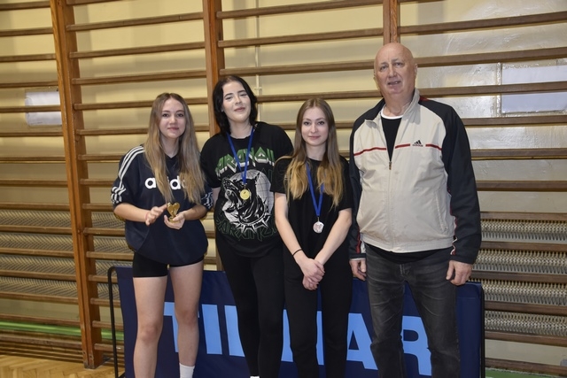 Dekoracja dziewcząt szkół średnich