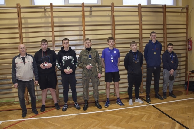 Dekoracja szkół średnich klas III i mł.