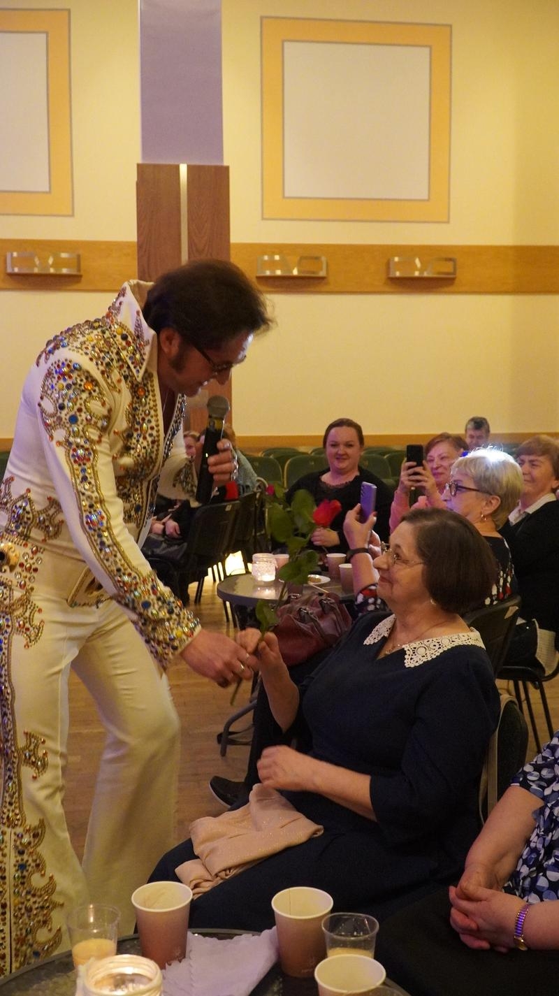 artysta z publicznością