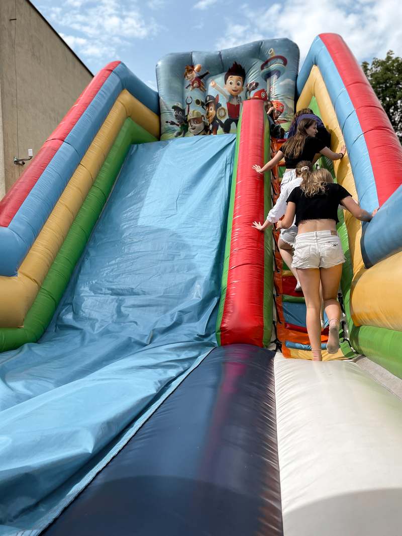 dmuchana zjeżdżalnia