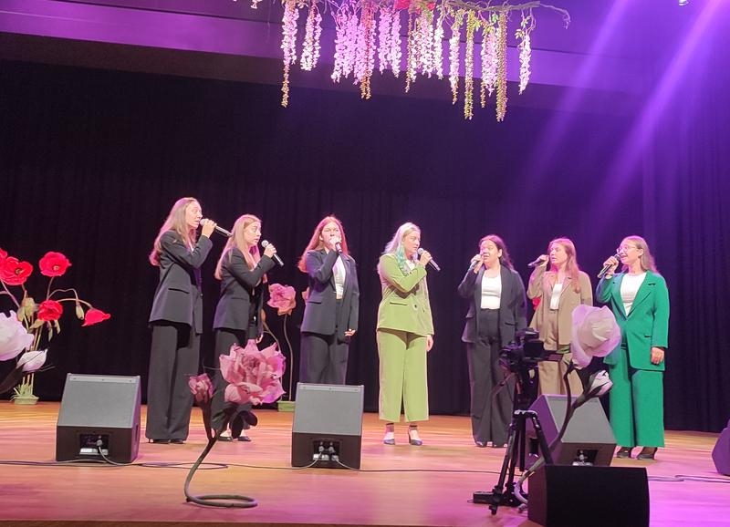 dziewczeta na scenie