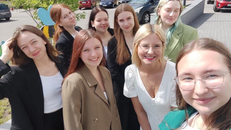 dziewczęta z trenerką