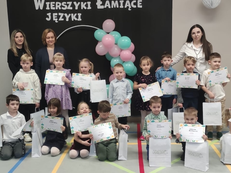 dzieci z hajnowskich przedszkoli, które wzięły udział w przeglądzie logopedycznym