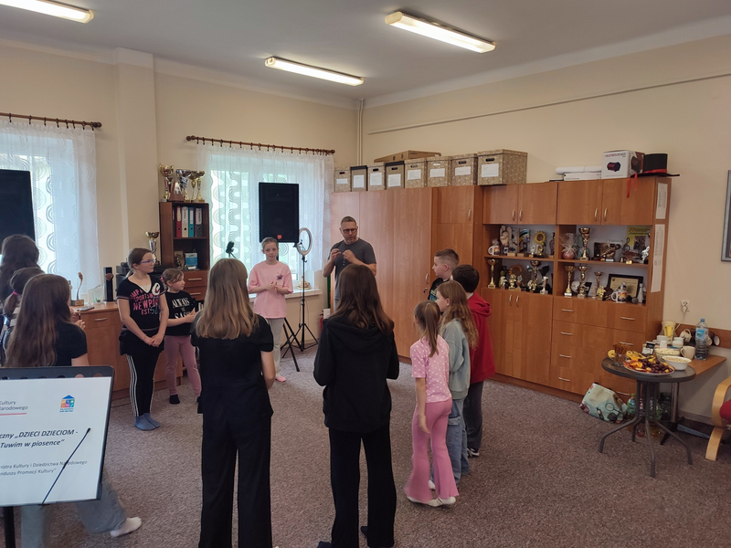 Uczestnicy warsztatów teatralnych.