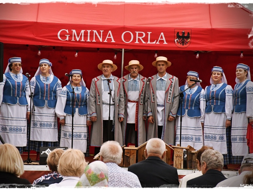 zespół na scenie