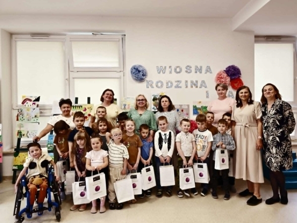 dzieci i opiekunowie