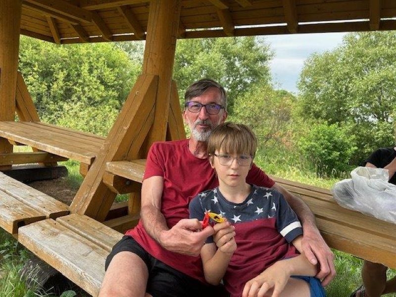 mężczyzna z dzieckiem