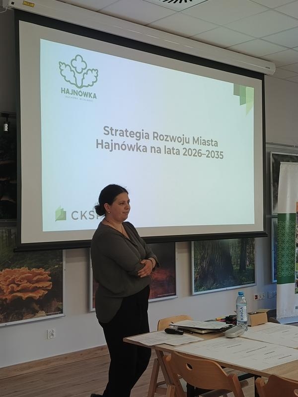 prowadząca spotkanie