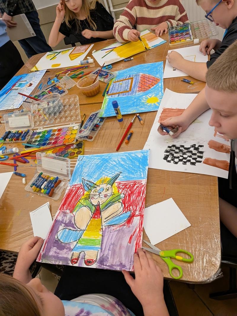 dzieci uczestniczące w zajęciach podczas ferii.