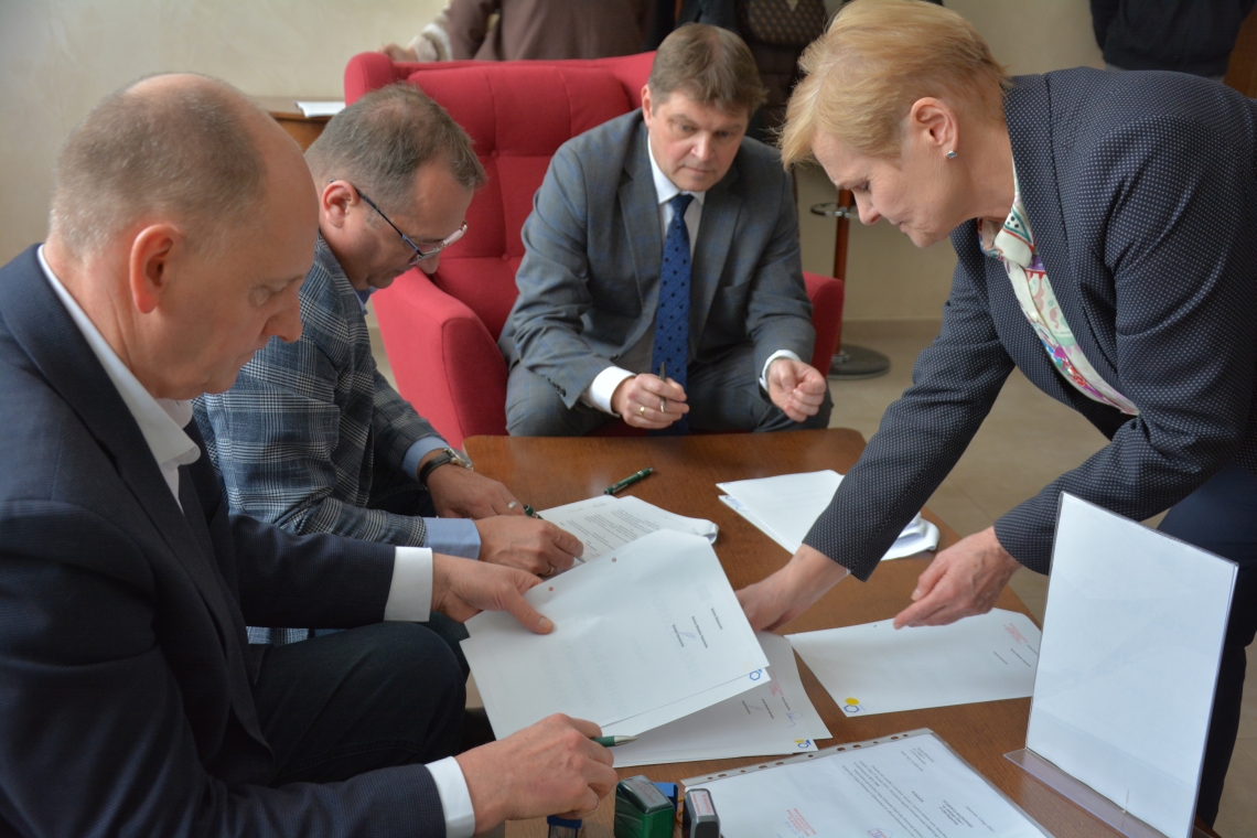 podpisywanie porozumienia