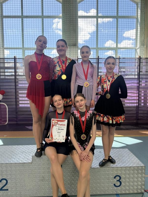 mażoretki na podium