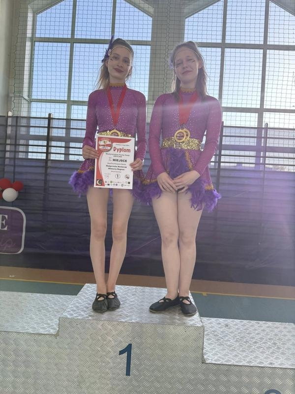 mażoretki na podium