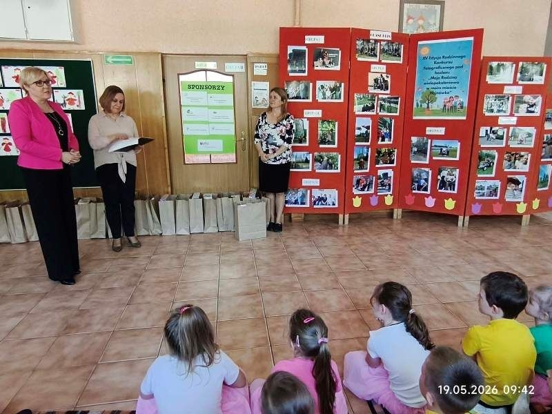 Pani Dyrektor oraz Pani Kierownik zabierają gło