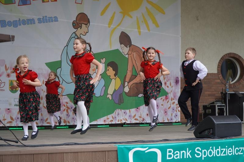 występ zespołu tanecznego