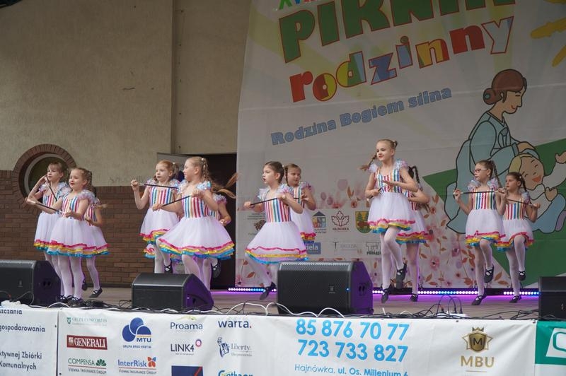występ zespołu tanecznego
