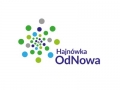 Logo na białym tle. Z lewej strony kropki w różnych odcieniach zieleni, niebieskiego i szarego. Na dole po prawej stronie niebieski napis: Hajnówka OdNowa.