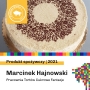 zdjęcie hAjnowskiego Marcinka, pod spodem napis Produkt spozywczy 2021 Marcinek Hajnowski Pracownia Tortów Cukrowe Fantazje