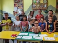  Grupa dzieci wraz z wychowawczynią i pracownicą Sanepidu 