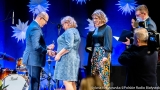 Reprezentantka Chóru Echo Puszczy podczas wręczenia nagrody