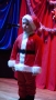 Dziecko w stroju Św. Mikołaja podczas przesłuchań konkursowych