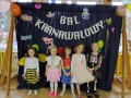 dzieci w przebraniach karnawałowych