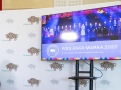 zdjęcie grupowe z logiem województwqa podlaskiego i Podlaskiej Marki Romu