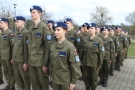Uczniowie Oddziału Przygotowania Wojskowego stoją w szeregu