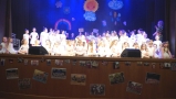 Cała grupa mazoretek na scenie