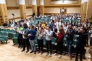 publicznośc oklaskująca nagrodzonych