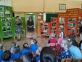 Organizatorki konkursu na tle wystawy witające wszystkich gości.